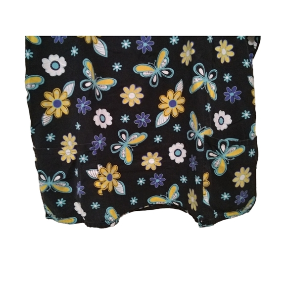 XL Scrub Shirt Short Sleeve. Flowers & Butterflies. 2 Pockets. - Picture 4 of 6